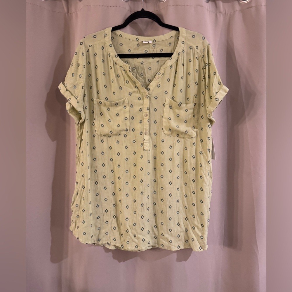 NWT Sonoma Light Green Short Sleeve Split-Neck Pocket Blouse